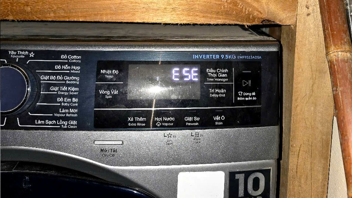 Lỗi E5E máy giặt Electrolux là gì? Nguyên nhân và cách sửa